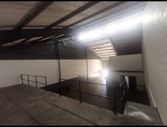 1,037M² WAREHOUSE TO LET IN AIRPORT INDUSTRIA